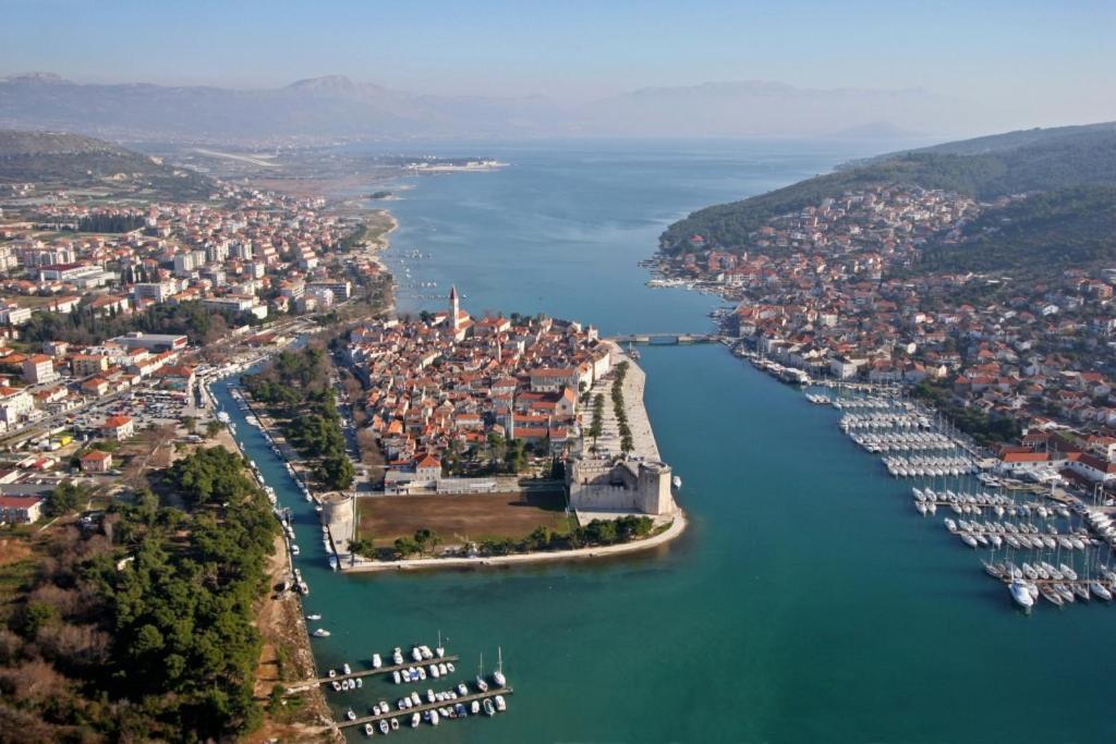 Apartment In Slatine With Terrace, Air Conditioning, Wi-Fi Trogir Exterior photo